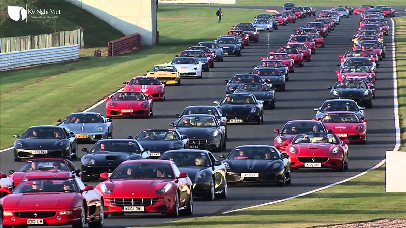 ngam-xe-hang-sang-tren-duong-du-lich-dubai