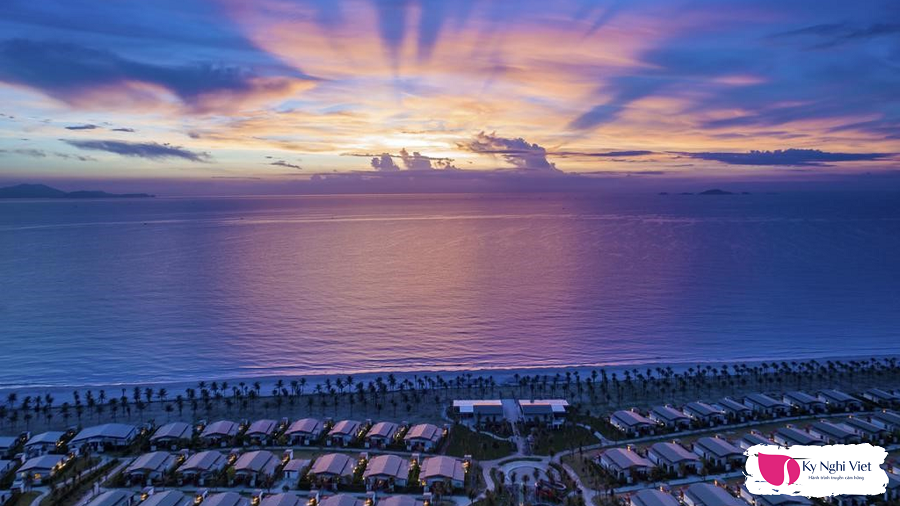 khach-san-Movenpick-villa-nhin-tu-tren-cao-du-lich-Nha-Trang