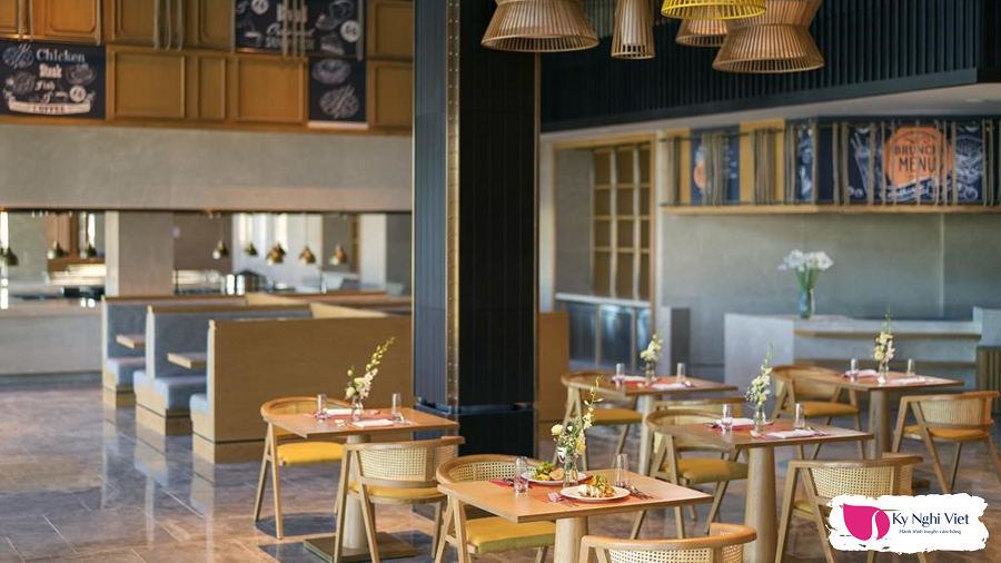 nha-hang-phuc-vu-suot-ngay-movenpick-bai-Dai-du-lich-Nha-Trang1