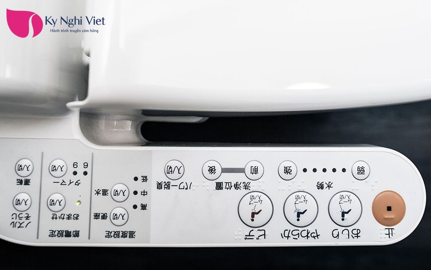 Toilet-Japan-Travel-EYKTHR