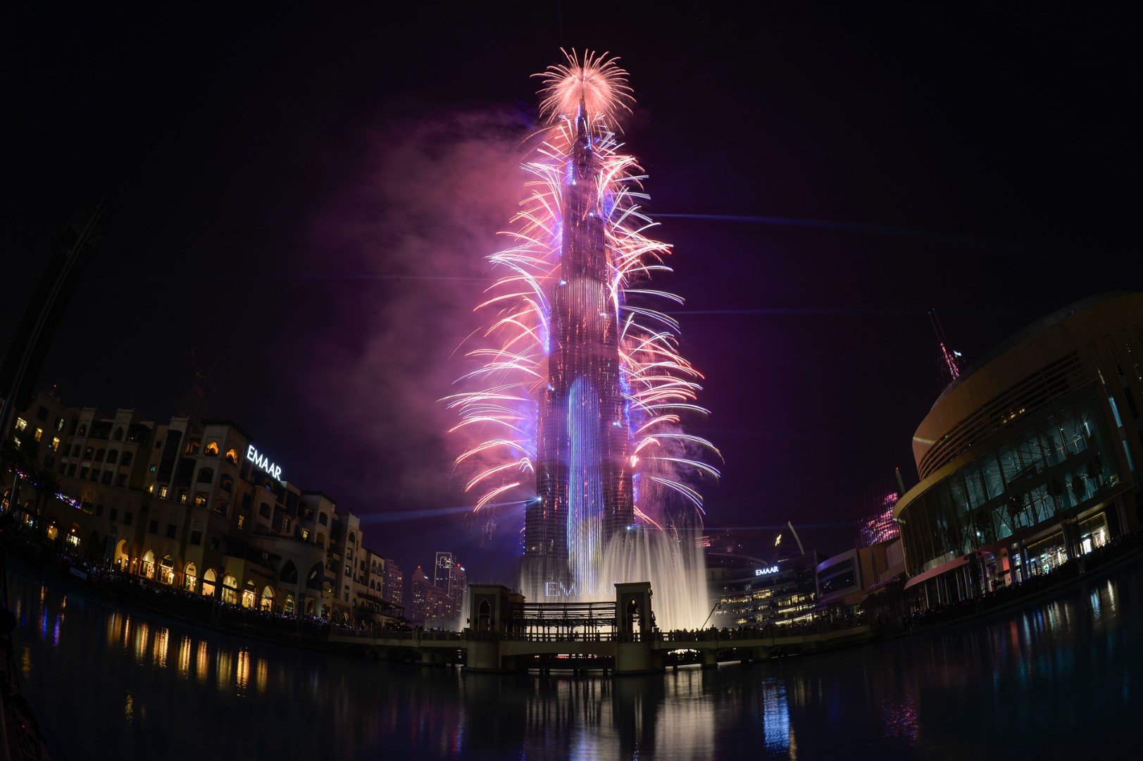 Dubai-New-Years-Eve-2019-Fireworks-(1)
