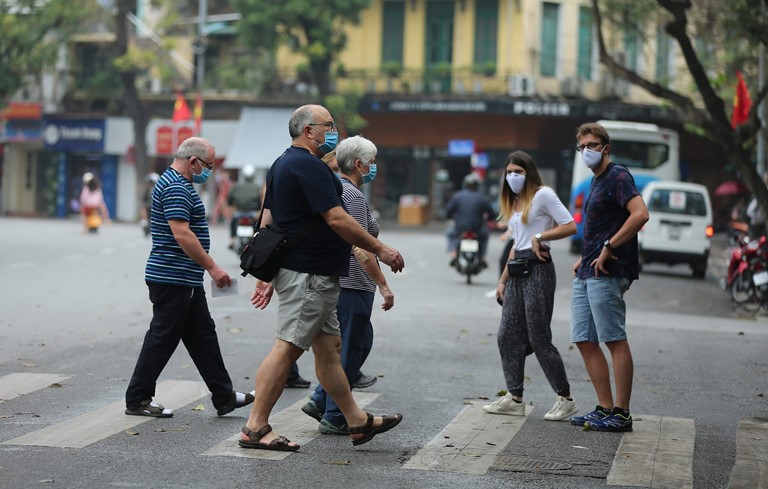mien giam tien luu tru cho khach du lich nuoc ngoai tai Vietnam
