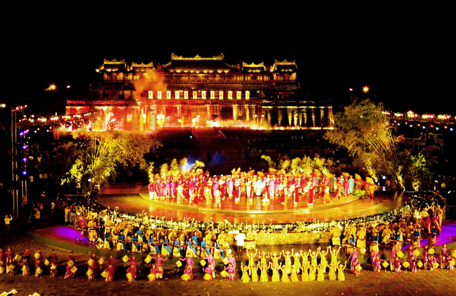 festival hue hoanh trang