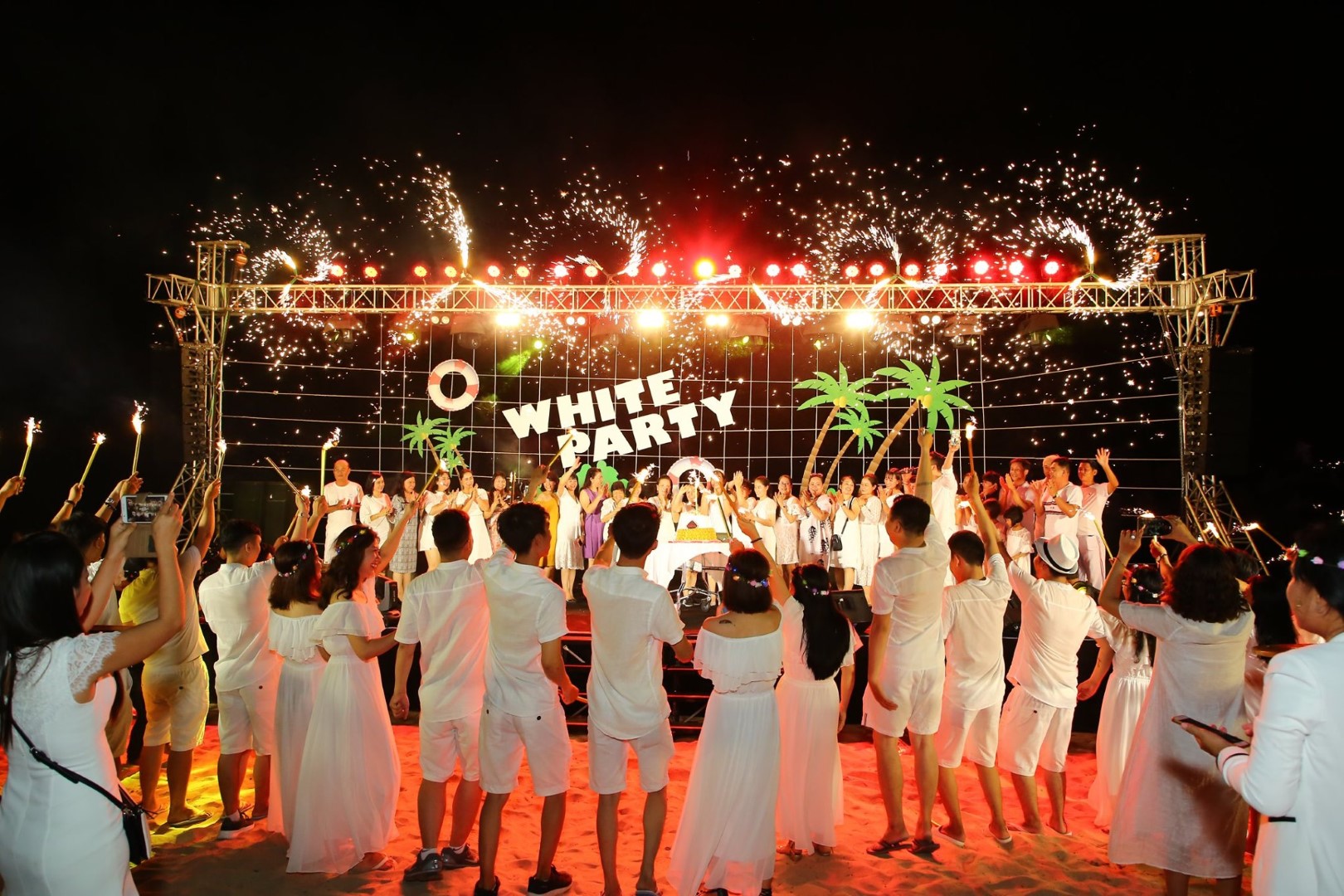 y-tuong-bua-tiec-year-end-party-la-kim-chi-nam-cho-su-kien