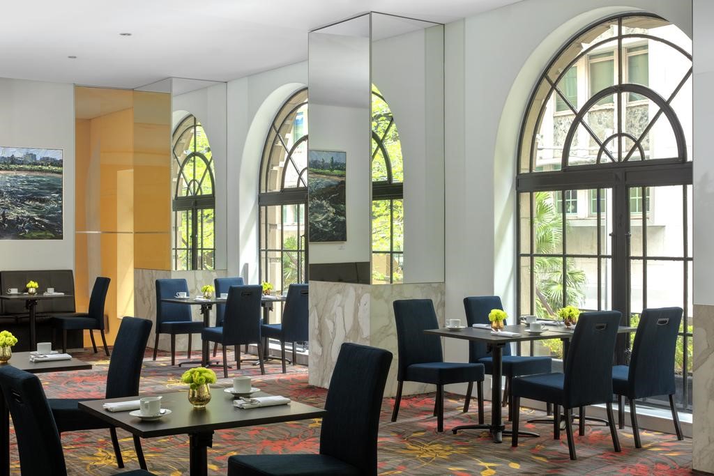 nha-hang-tai-khach-san-radisson-blu-plaza