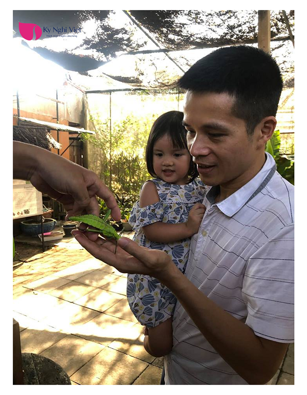 di-du-lich-som-giup-con-roi-xa-thiet-bi-dien-tu